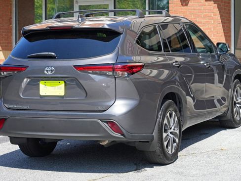 Used 2021 Toyota Highlander XLE FWD image 48