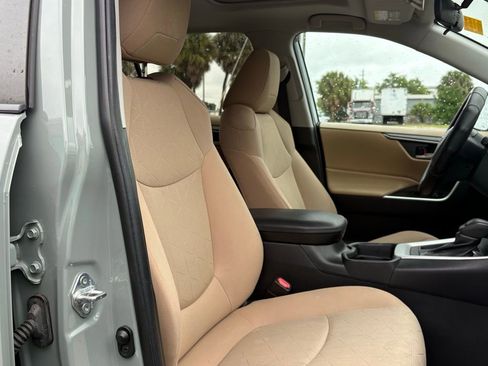 Used 2020 Toyota RAV4 XLE w/ Convenience Package image 17