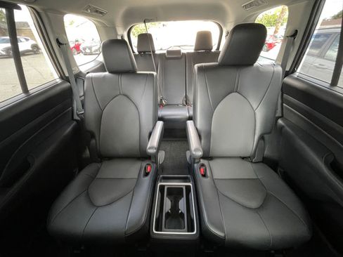 Used 2025 Toyota Grand Highlander XLE image 39