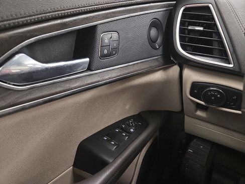 Used 2020 Lincoln Nautilus Reserve w/ Equipment Group 201A image 20