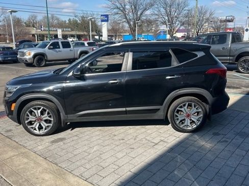 Used 2021 Kia Seltos SX w/ SX Sunroof Package image 14