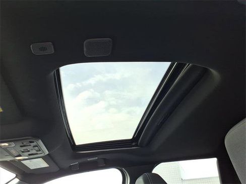 Certified 2025 Toyota Tacoma TRD Off-Road image 2