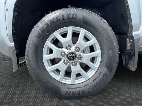 Used 2025 Toyota Tacoma SR5 AWD/4WD image 13