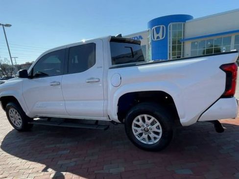 Used 2025 Toyota Tacoma SR5 w/ SR5 Upgrade Package AWD/4WD image 7