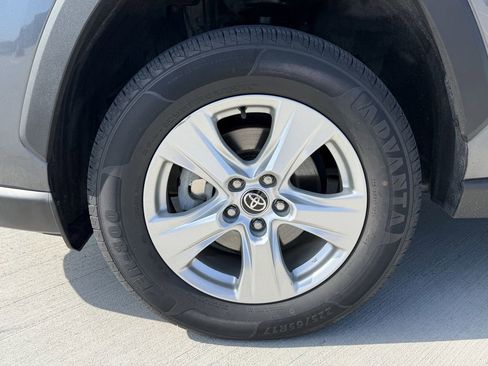 Used 2021 Toyota RAV4 XLE w/ Convenience Package FWD image 9