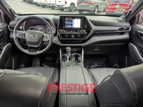 Used 2022 Toyota Highlander XSE image 26
