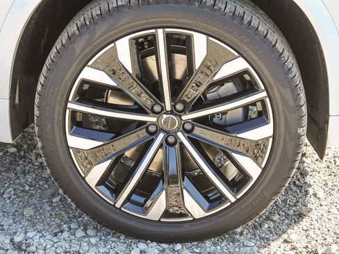 New 2026 Volvo XC90 T8 Plus w/ Protection Package image 12