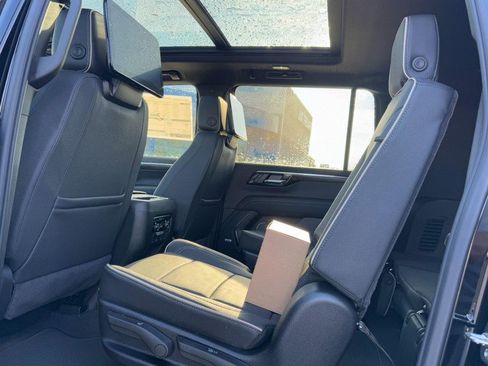 New 2026 Chevrolet Suburban Premier image 7