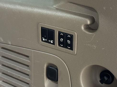 Used 2016 Chevrolet Suburban LTZ image 34