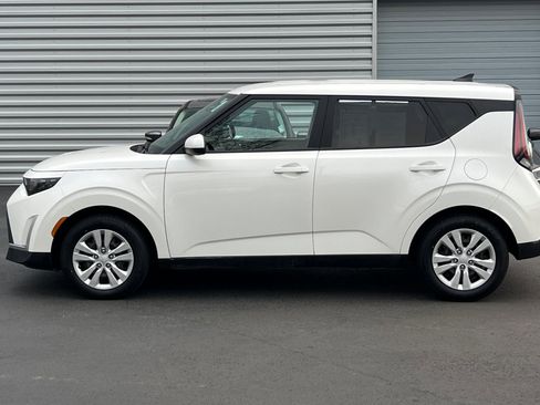 Used 2023 Kia Soul LX image 7