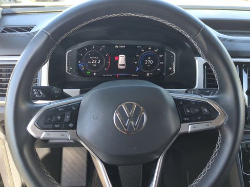 Certified 2022 Volkswagen Atlas SE image 9
