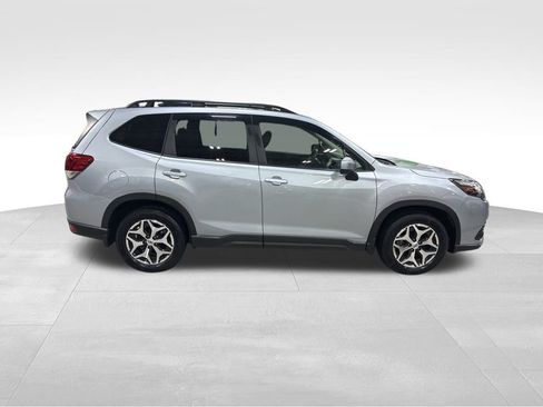 Used 2022 Subaru Forester Premium image 10