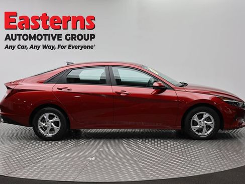 Used 2023 Hyundai Elantra SE w/ Cargo Package FWD image 4
