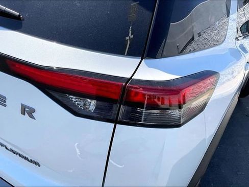 New 2026 Nissan Pathfinder Platinum FWD image 11