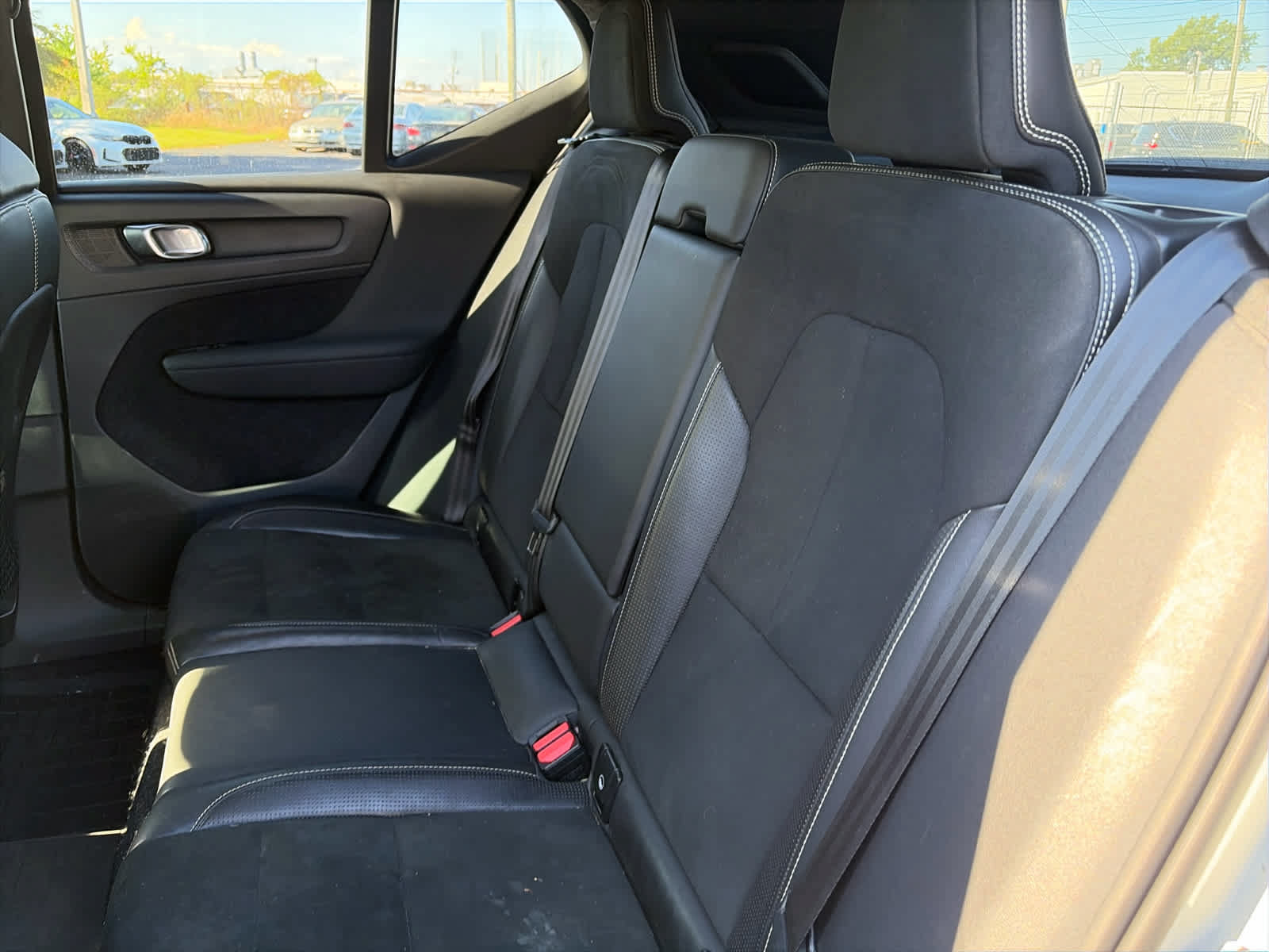 Used 2020 Volvo XC40 T5 R-Design AWD/4WD image 9