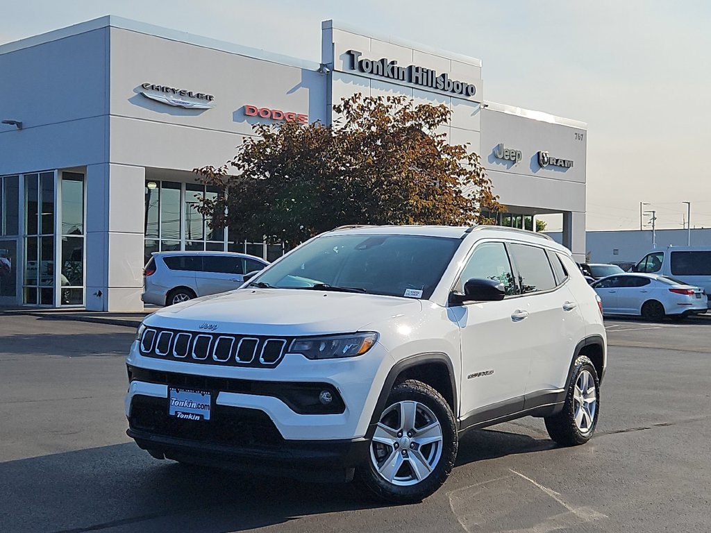 Used 2022 Jeep Compass Latitude w/ Convenience Group AWD/4WD image 2