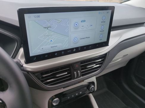 Used 2025 Ford Escape SE w/ Class II Trailer Tow Package image 27