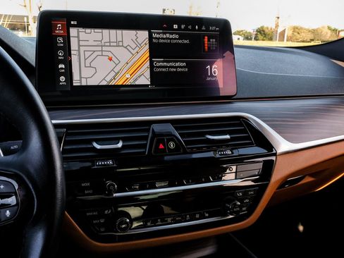 Used 2023 BMW 530i xDrive w/ Executive Package image 35