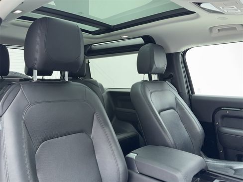 Used 2024 Land Rover Defender 90 S image 43