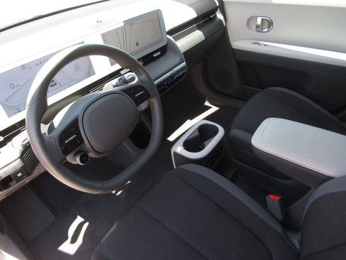 Used 2024 Hyundai Ioniq 5 SEL RWD image 16