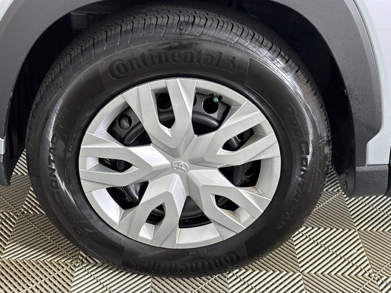 Used 2025 Toyota Corolla Cross L FWD image 35
