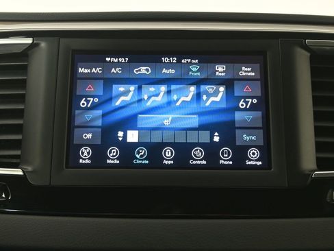 Used 2018 Chrysler Pacifica Touring-L image 29