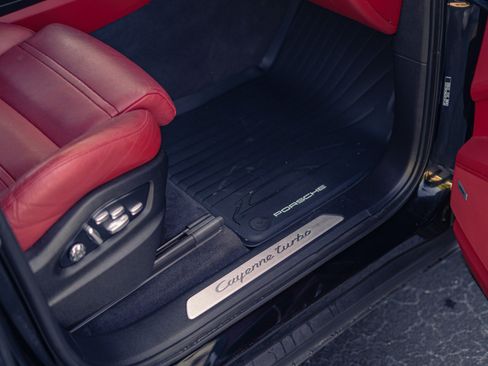 Used 2019 Porsche Cayenne Turbo AWD/4WD image 13