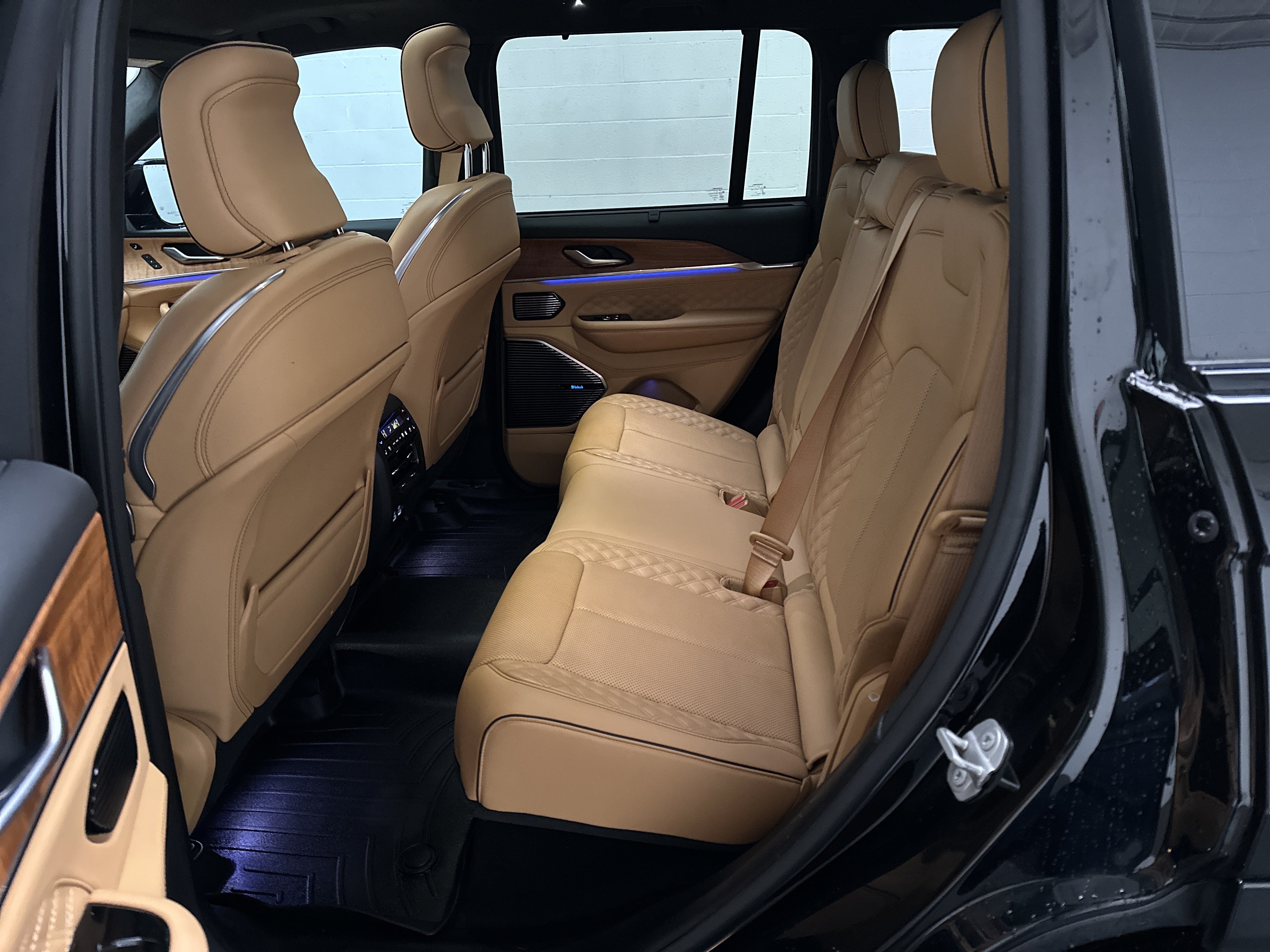 Used 2022 Jeep Grand Cherokee Summit AWD/4WD image 21