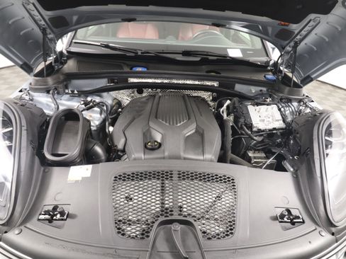 Certified 2023 Porsche Macan image 22