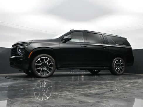 Used 2025 Chevrolet Suburban RST w/ Comfort Package AWD/4WD image 40