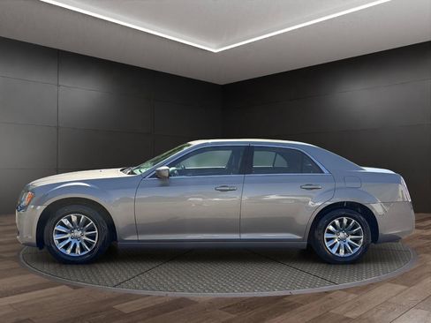 Used 2014 Chrysler 300 RWD image 5