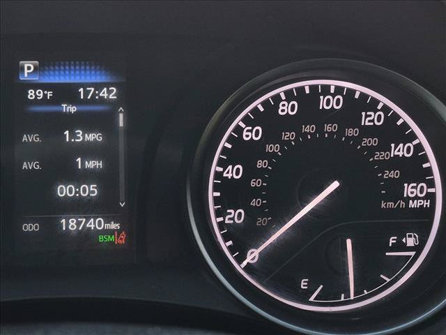 Used 2024 Toyota Camry SE FWD image 11