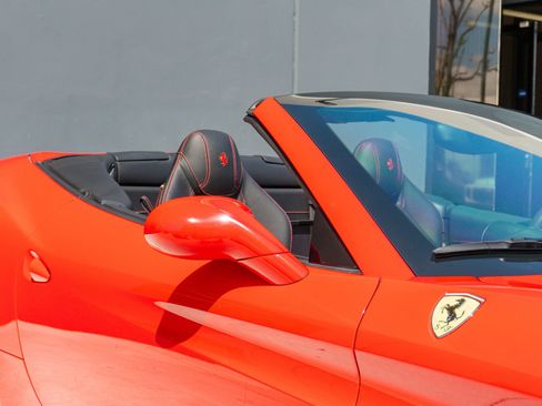 Used 2017 Ferrari California T RWD image 30