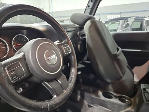 Used 2015 Jeep Wrangler Sport w/ Quick Order Package 24S AWD/4WD image 11