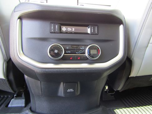 Used 2025 Ford Expedition Platinum w/ Platinum Ultimate Package AWD/4WD image 31