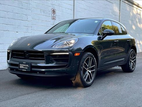 Certified 2025 Porsche Macan image 1