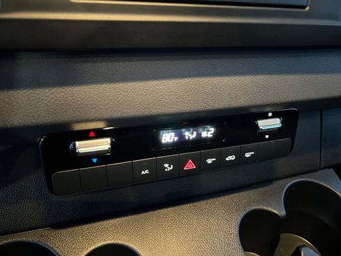 Used 2021 Mercedes-Benz Sprinter 2500 image 28