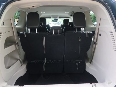 Used 2023 Chrysler Pacifica Touring-L FWD image 11
