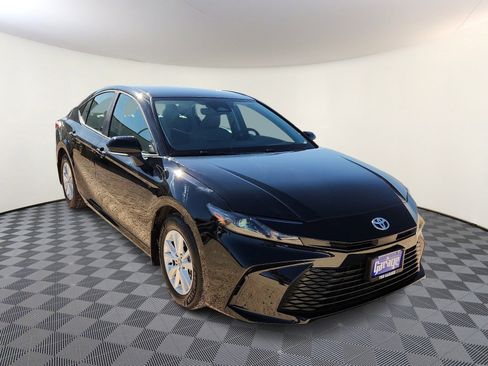 Used 2025 Toyota Camry LE image 6