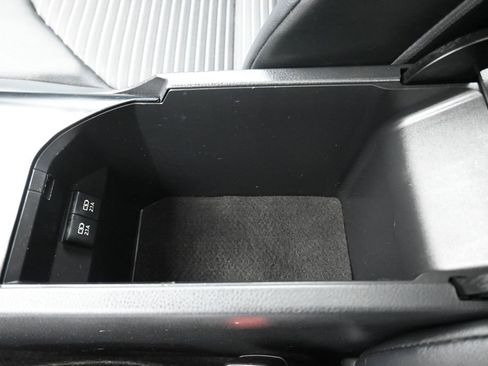 Used 2020 Toyota Camry SE w/ Sunroof Package FWD image 24