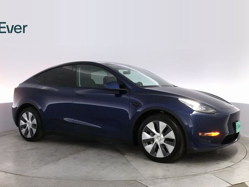 Used 2021 Tesla Model Y Long Range image 5