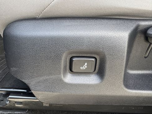 Used 2024 Toyota Tacoma SR5 AWD/4WD image 24