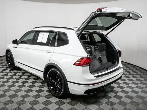 Certified 2022 Volkswagen Tiguan SE R-Line image 35