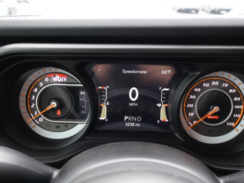 Used 2025 Jeep Gladiator Rubicon w/ Safety Group AWD/4WD image 32