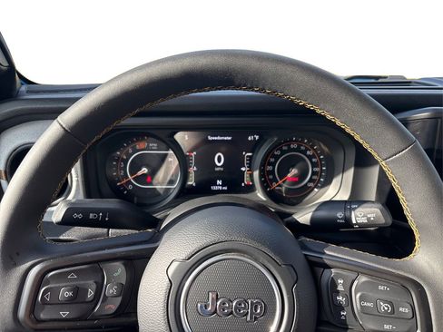 Used 2024 Jeep Wrangler Willys image 12