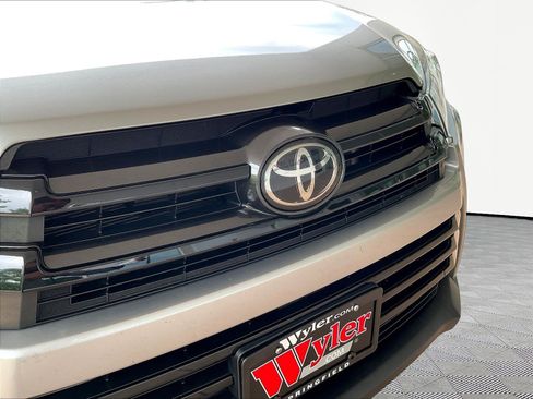 Used 2019 Toyota Highlander SE AWD/4WD image 32