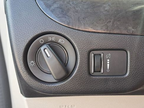 Used 2019 Dodge Grand Caravan SE w/ UConnect Hands-Free Group image 25