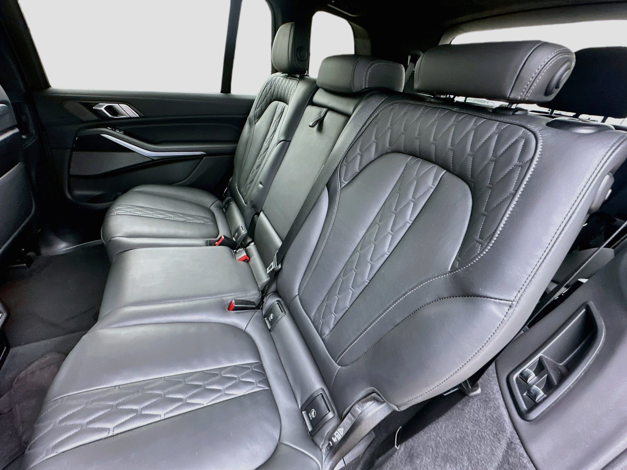 Used 2024 BMW X7 xDrive40i w/ M Sport Package AWD/4WD image 23