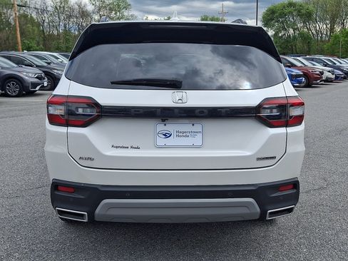 Used 2023 Honda Pilot Touring image 5