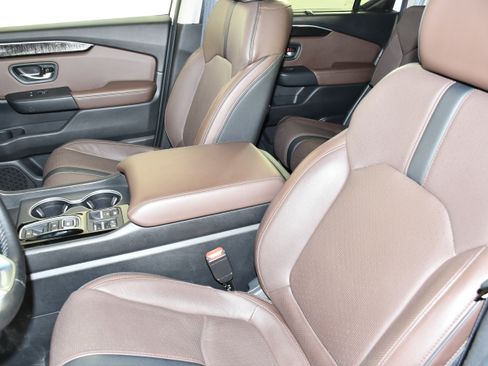 Used 2025 Honda Pilot Elite image 40